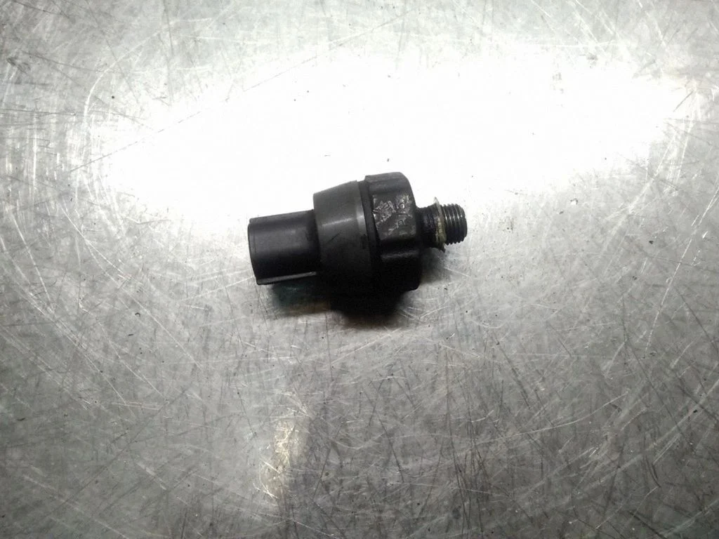 Oil pressure sensor – Nissan X-Trail T30 (2001-2007)