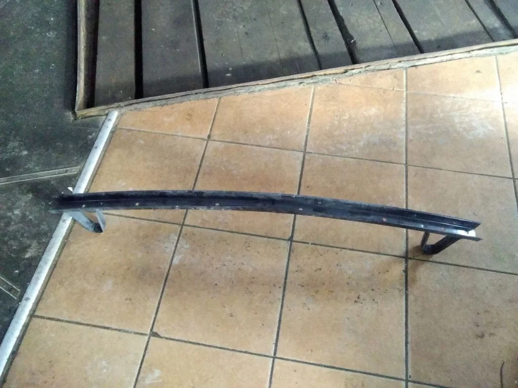 Radiaatori kinnitusklamber – Nissan Qashqai+2 (2010-2014)