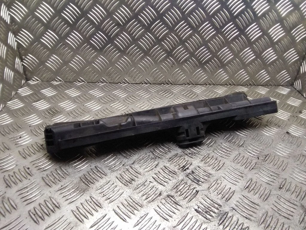 Radiaatori kinnitusklamber – BMW 3-seeria E90 E91 (2005-2012)