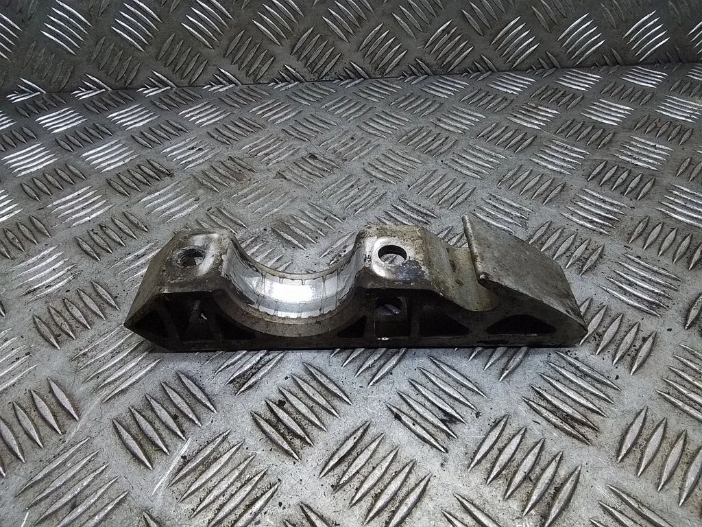 Stabilizatora turētājs (priekšpuse) – Audi Q7 4L (2005-2015)
