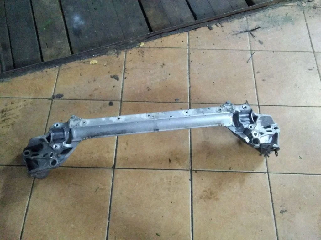 Sway bar bush bracket, front – Volkswagen Phaeton (2002-2016)