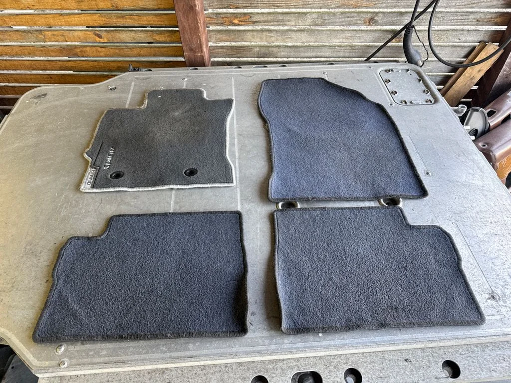 Car floor mat set – Toyota Auris E180 (2012-2018)