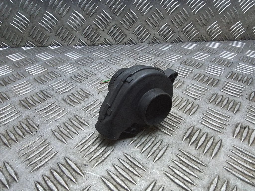 Juhtploki jahutusventilaator – BMW 7-seeria E65 E66 (2001-2008)