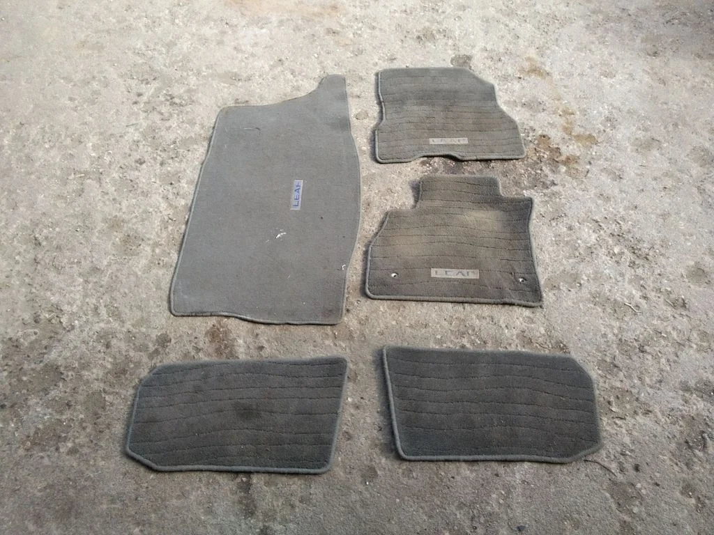 Car floor mat set – Nissan Leaf I (ZE0) (2010-2017)