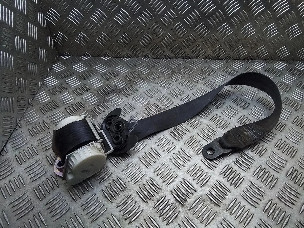 Third row seat belt – Volkswagen Transporter - Caravelle T5 (2003-2015)