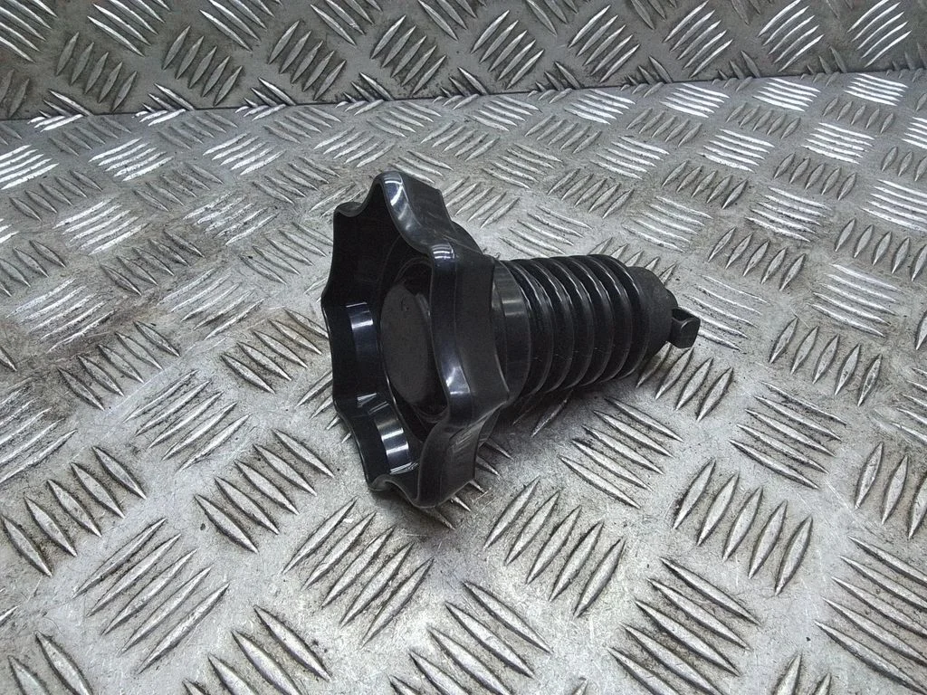 Rezerves riteņa skrūve 1K0803899D