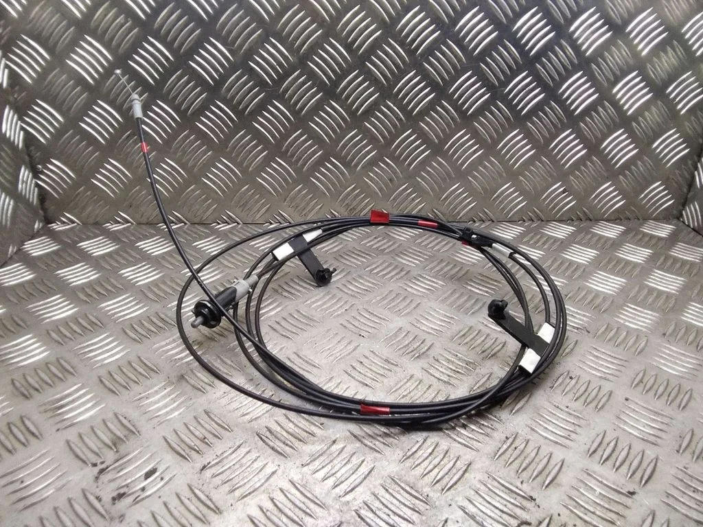 Linka otwierania klapki wlewu paliwa – Toyota Prius (XW30) (2009-2015)