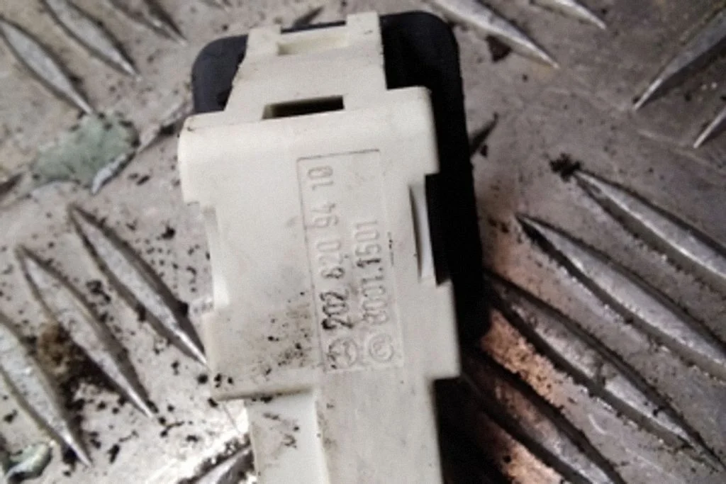 Front door sensor coupe – Mercedes-Benz CLS-Class C219 (2003-2011)