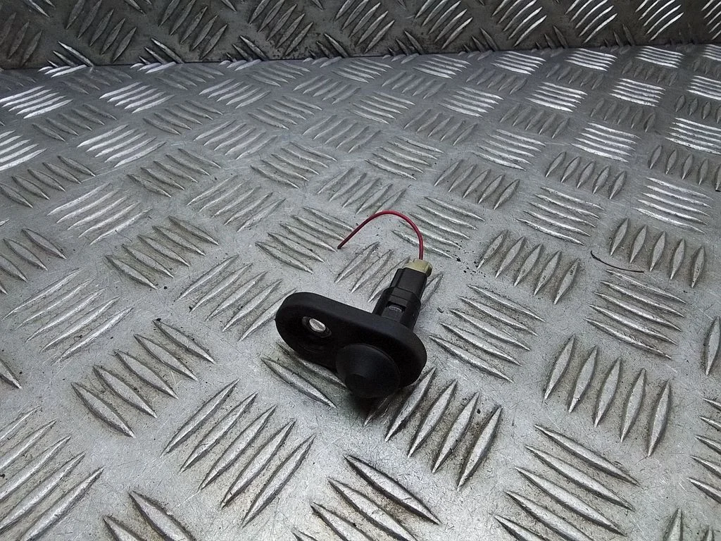 Rear door sensor – Toyota Avensis T250 (2006-2009)