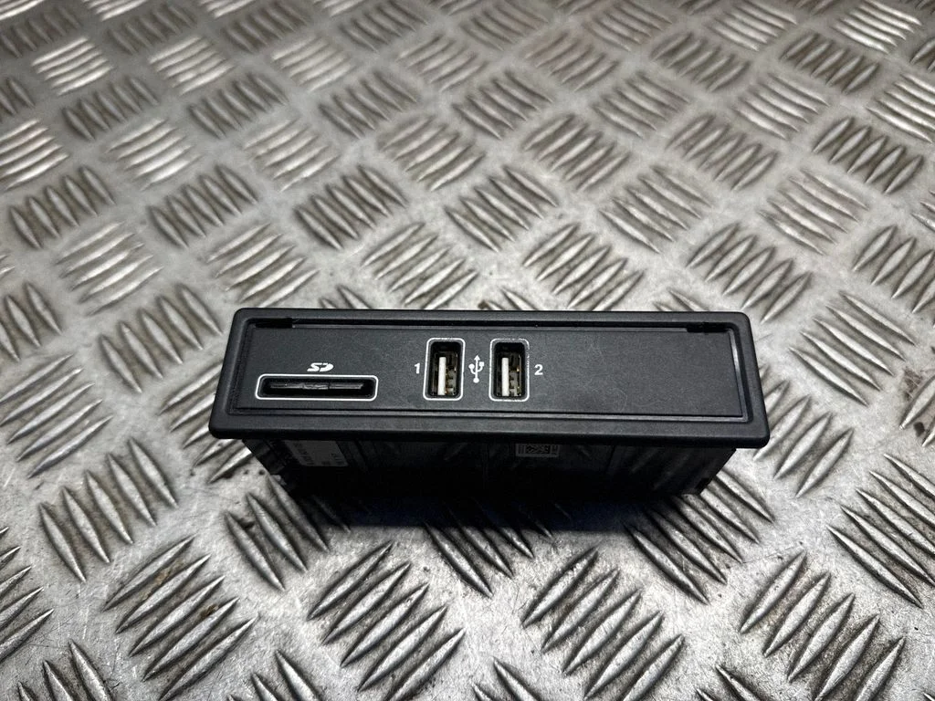 Gniazdo USB – Mercedes-Benz Klasa E W213 (2016-)
