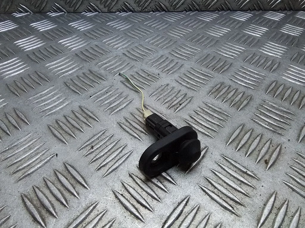 Rear door sensor – Toyota Avensis T250 (2006-2009)