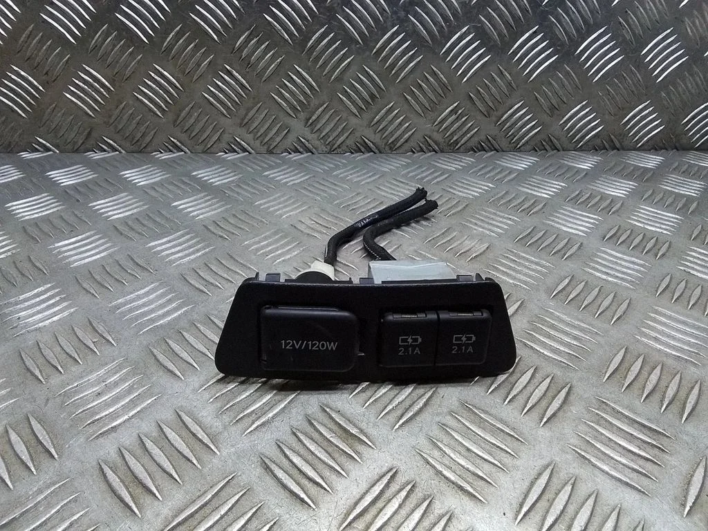 Gniazdo USB – Lexus ES VII XZ10 (2018-2021)