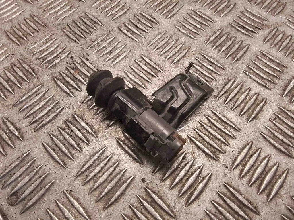 Bonnet alarm switch sensor – Nissan Qashqai (2010-2014)