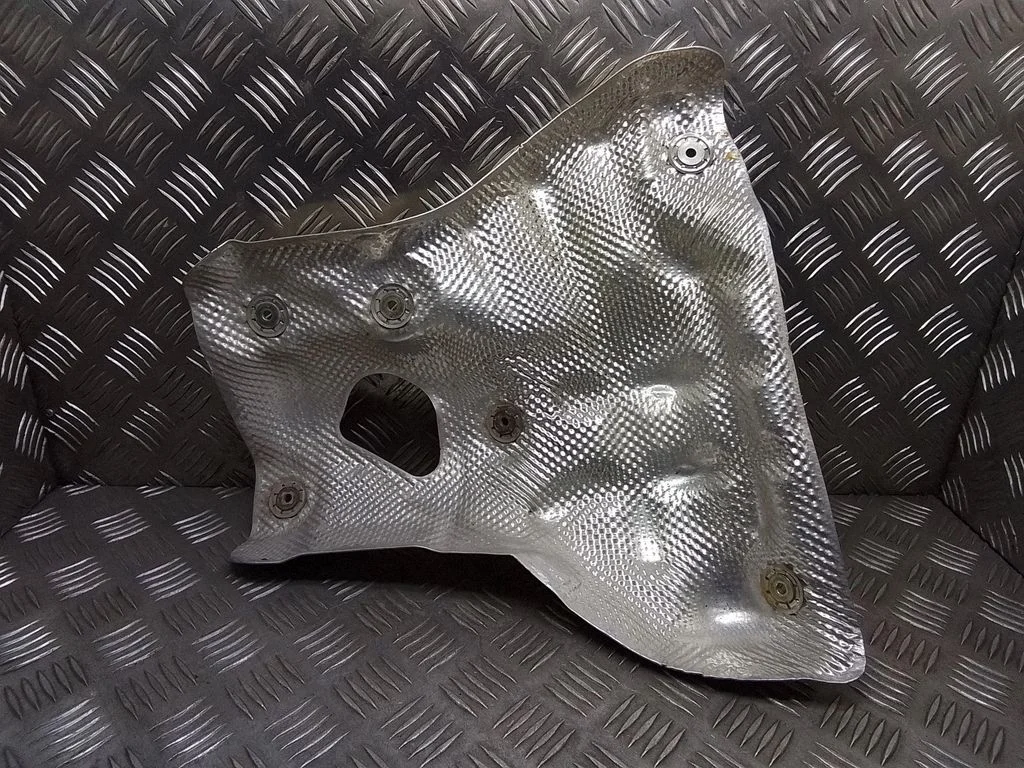 Heat shield in engine bay – Lexus ES VII XZ10 (2018-2021)