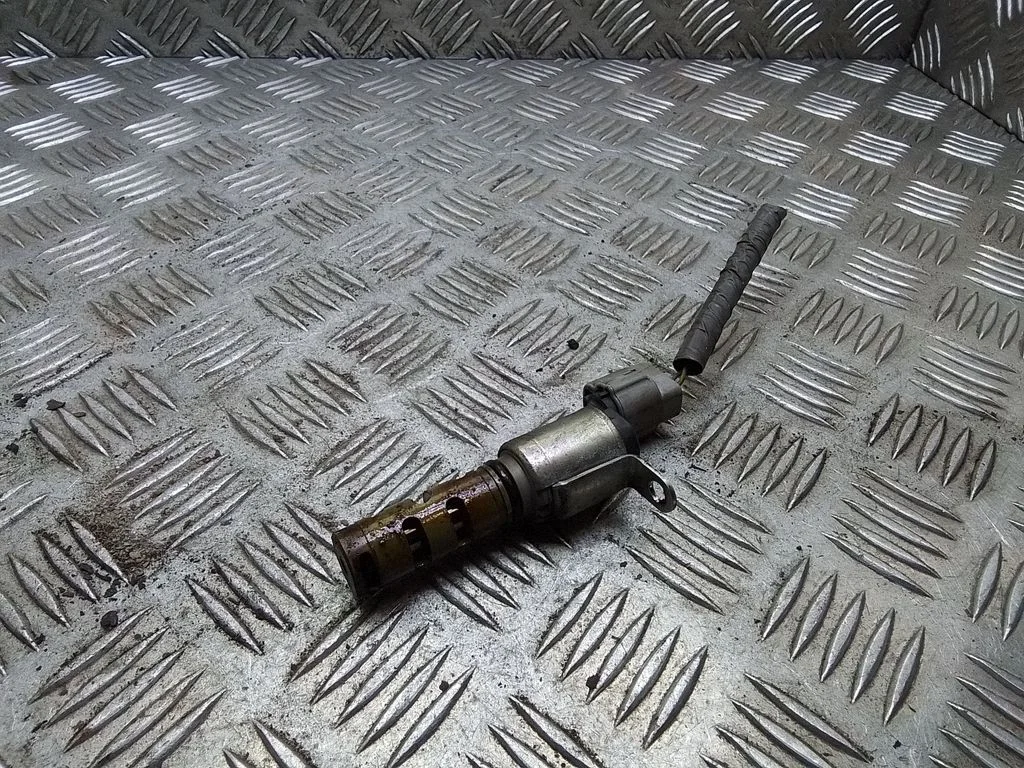 Camshaft vanos timing valve – Toyota Prius (XW30) (2009-2015)