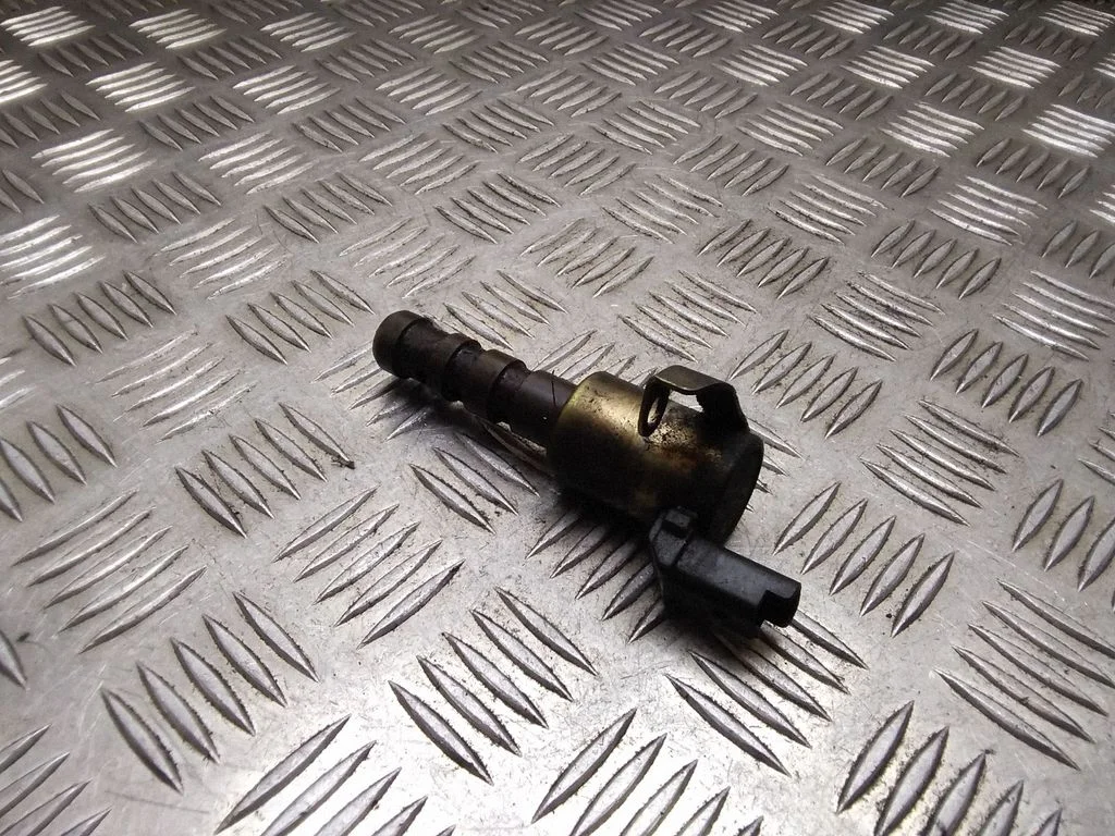 Camshaft vanos timing valve 108674