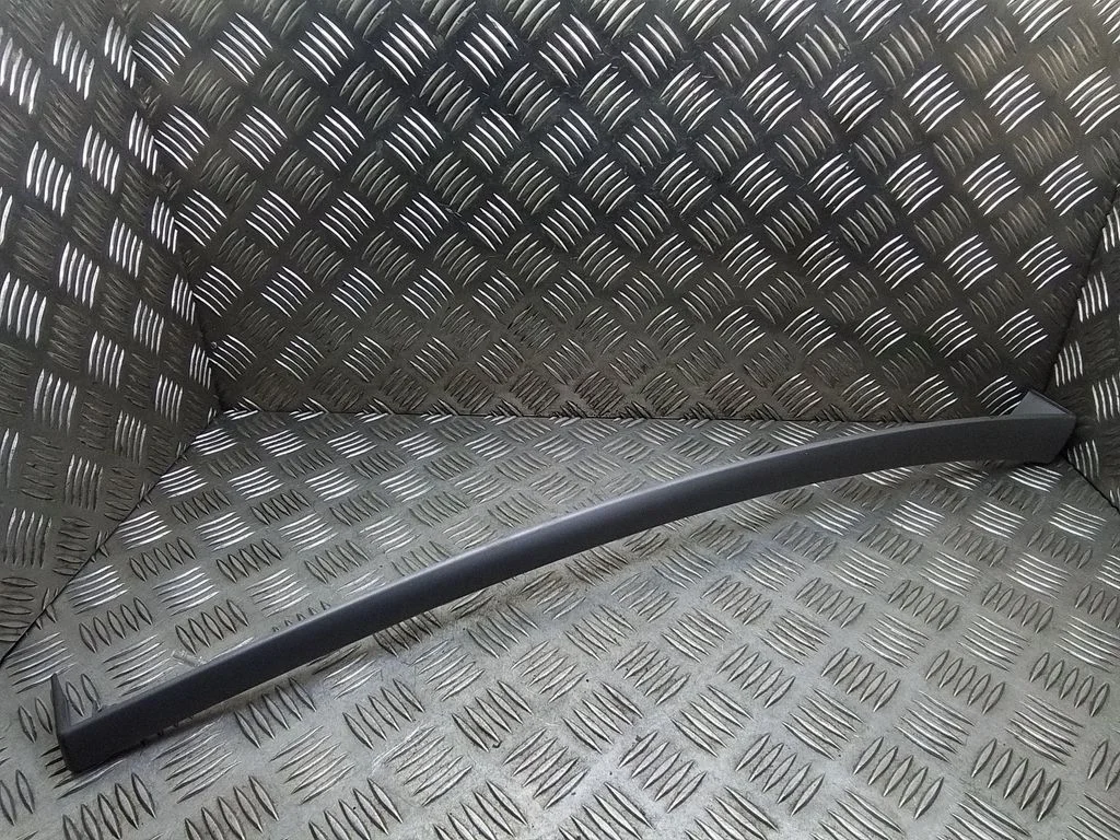 Tylna listwa ozdobna – BMW Seria 7 E65 E66 (2001-2008)