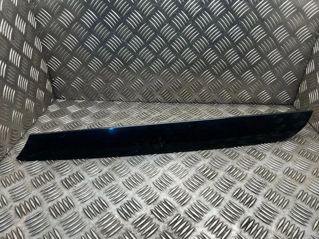 Windshield trim 9801510