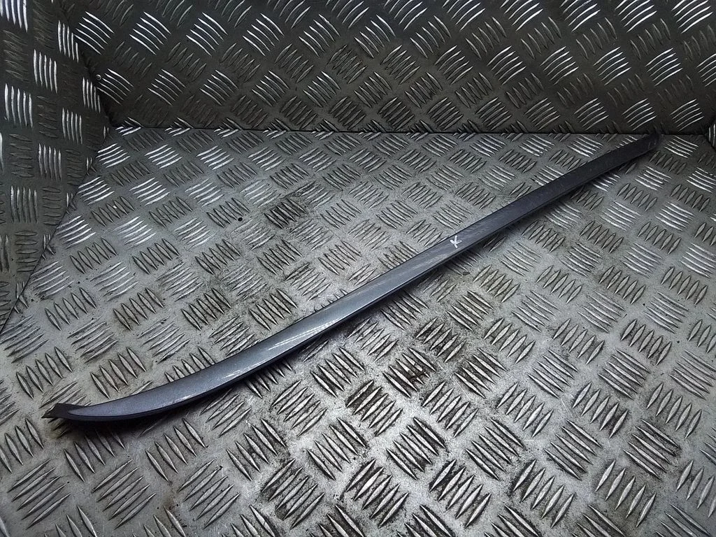 Windshield trim – BMW 1 Series E81 E87 (2004-2011)