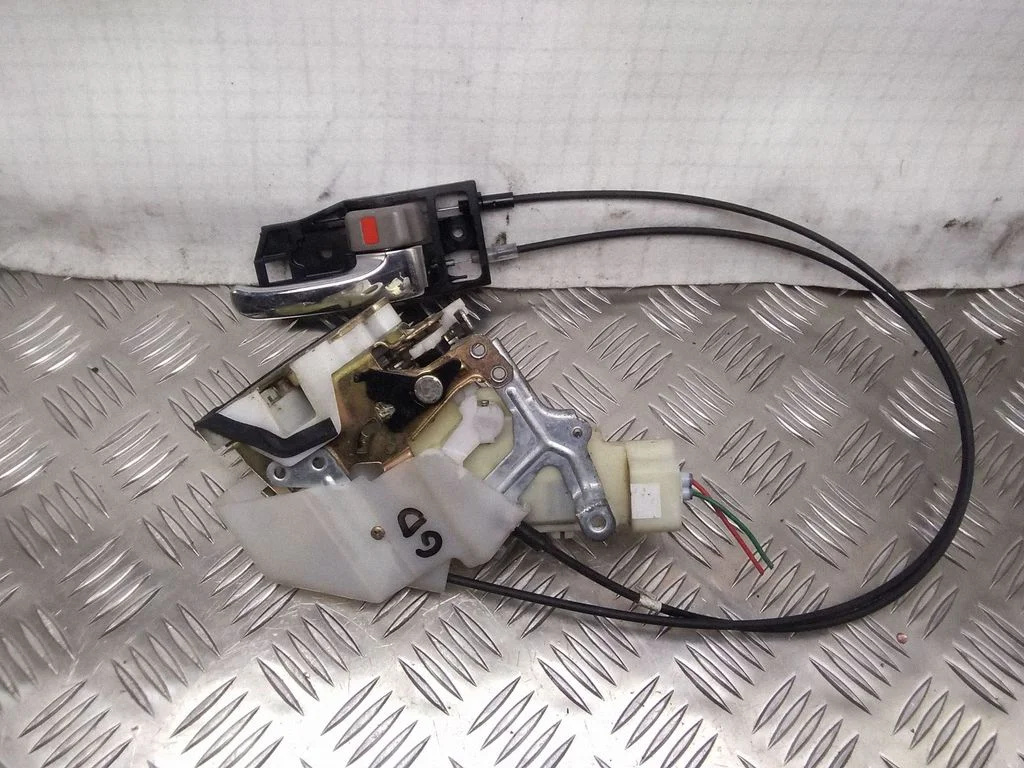 Loading door interior handle – Toyota Prius (XW10) (1997-2003)