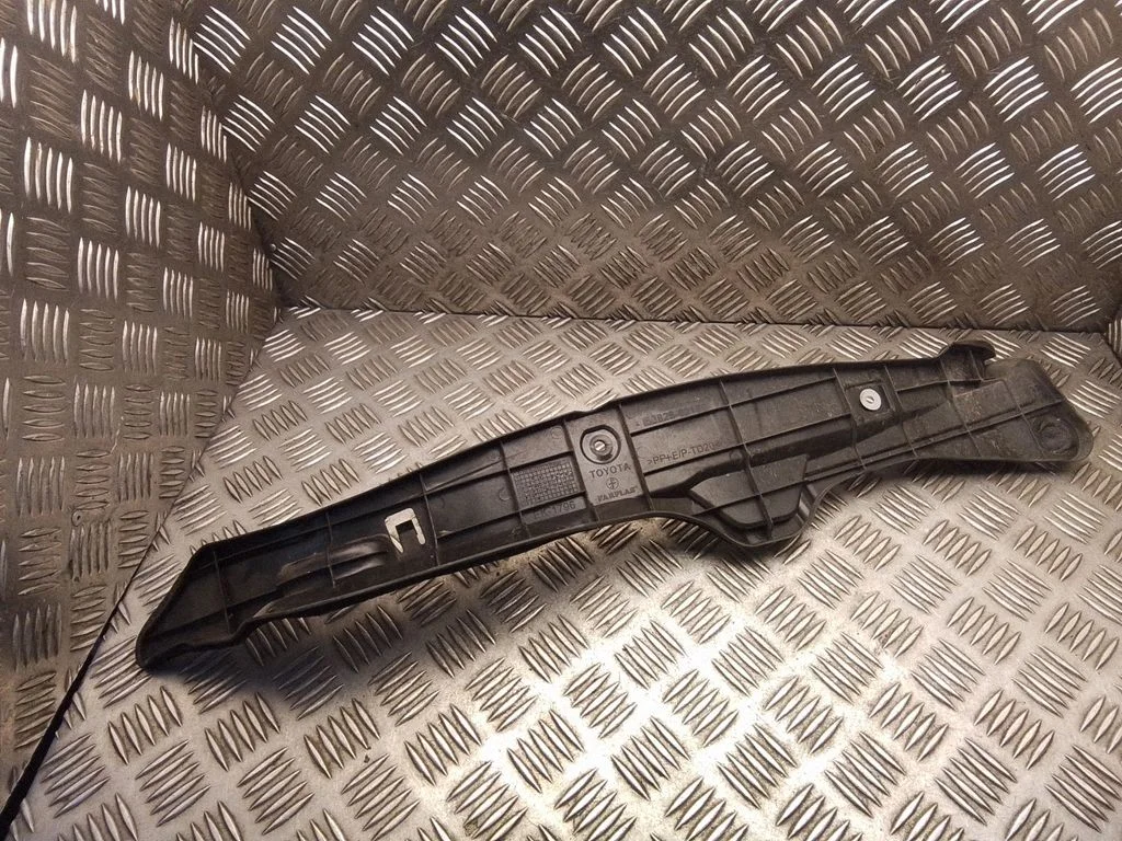 Spārna nobeiguma apdare – Toyota Auris E180 (2012-2018)