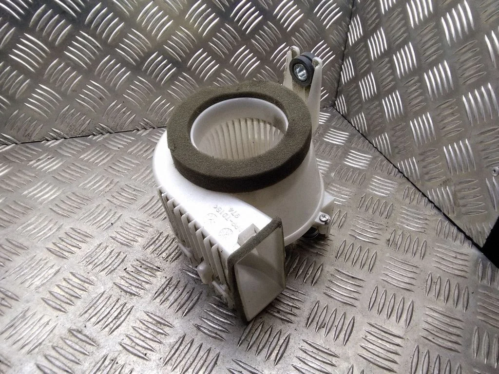 Wentylator baterii hybrydy / auta elektrycznego – Toyota Yaris (2012-2014)