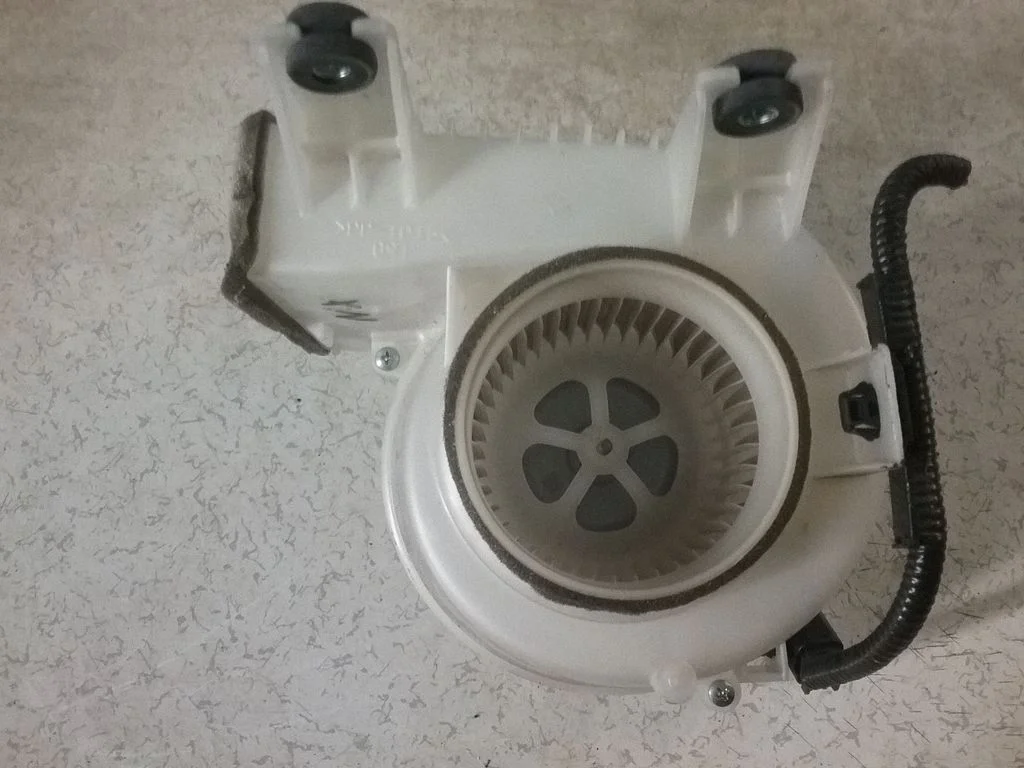 Wentylator baterii hybrydy / auta elektrycznego – Toyota RAV 4 (XA40) (2012-2018)