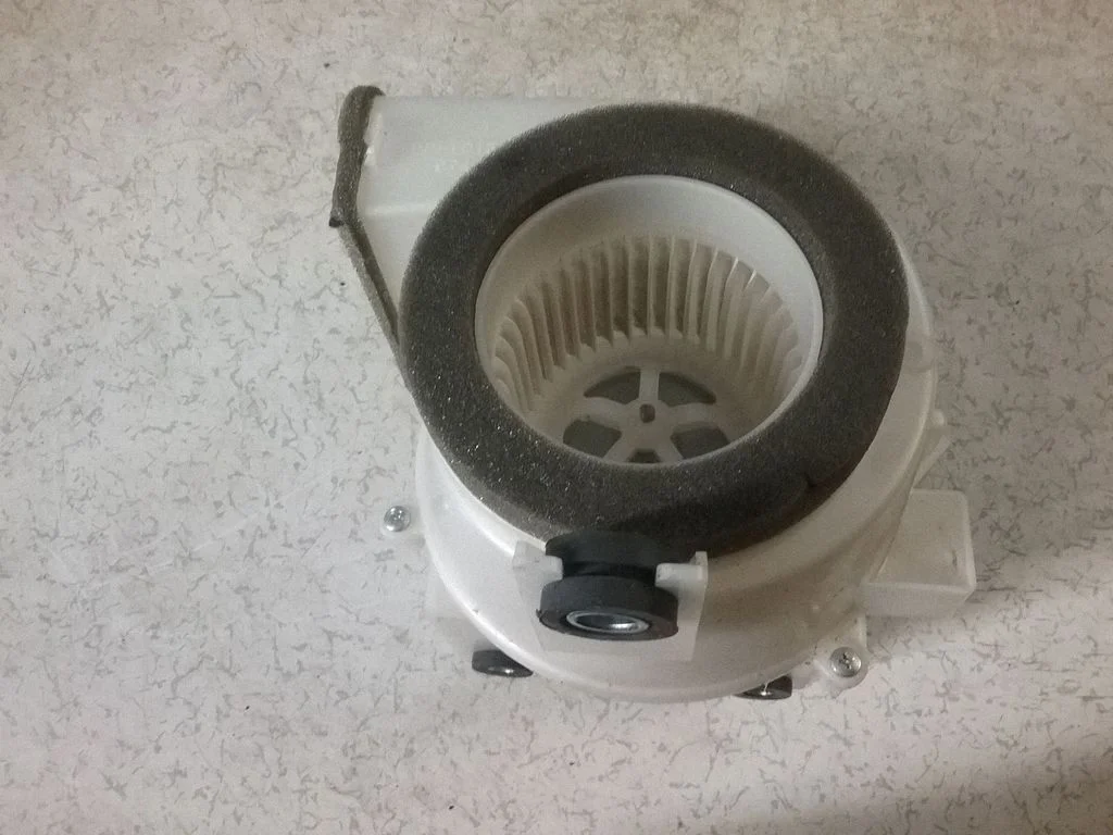 Hübriid-/elektriauto aku jahutusventilaator – Toyota Yaris (2012-2014)
