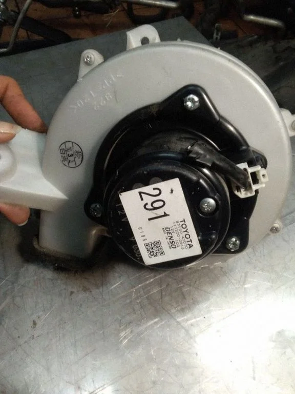 Hübriid-/elektriauto aku jahutusventilaator – Toyota Prius (XW20) (2003-2009)