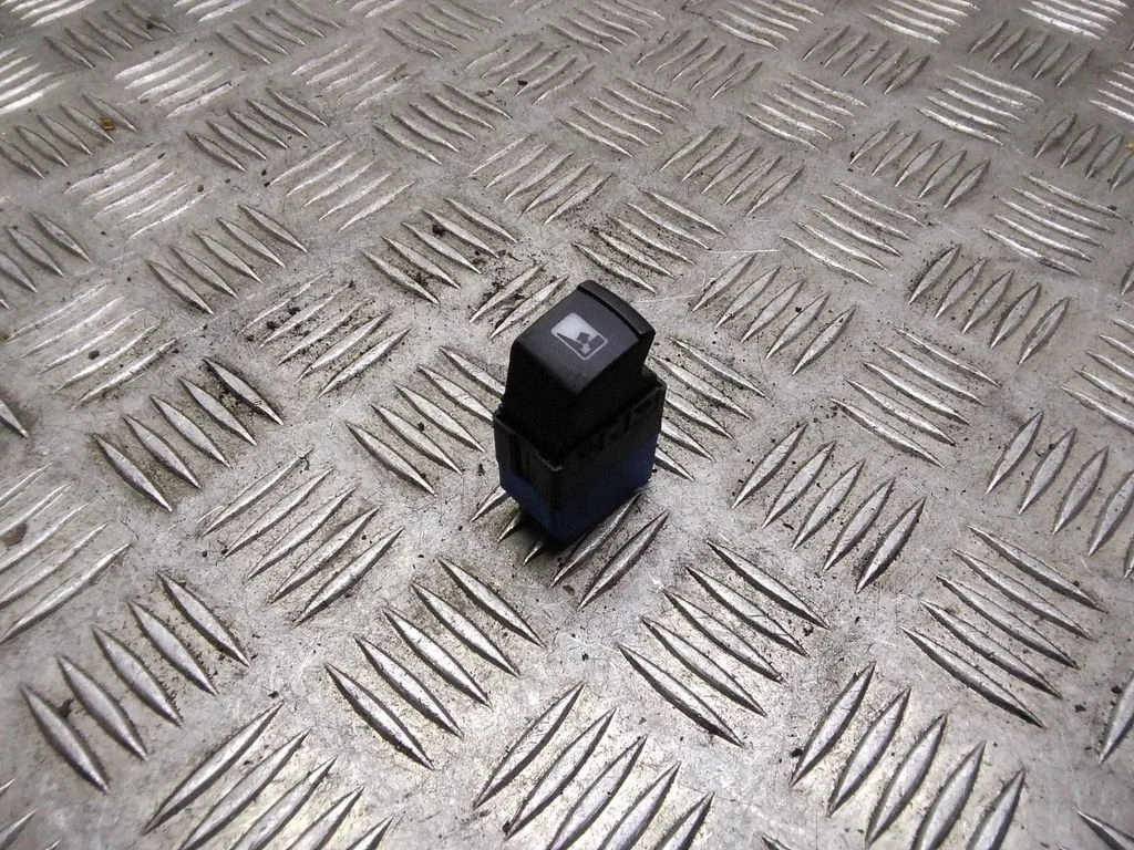 Quarter vent window switch – Volkswagen Sharan (2001-2010)