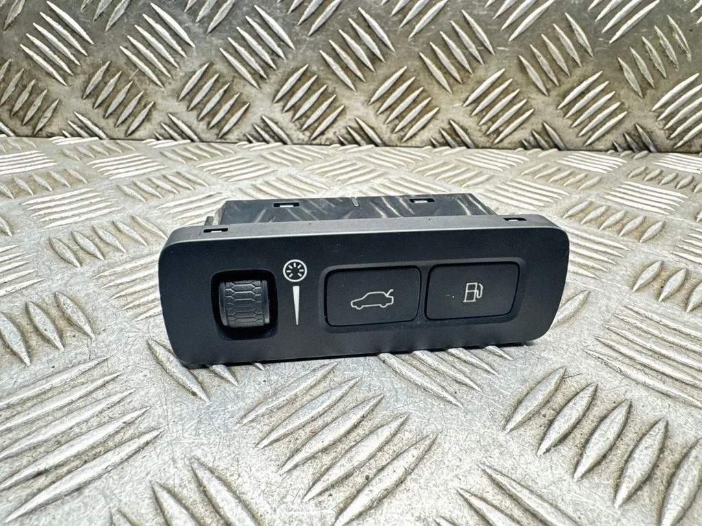 Pakiruumiluugi avamislüliti – Volvo XC90 (2014-)