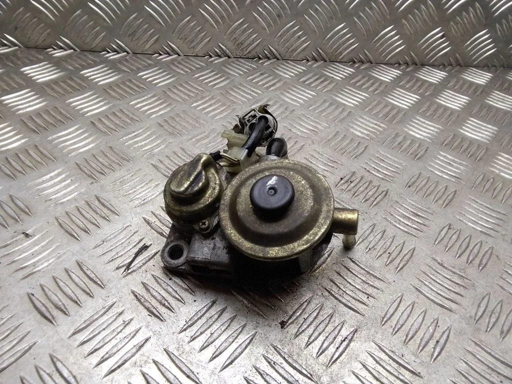 Mechanical fuel pump – Toyota Corolla Verso E121 (2001-2004)
