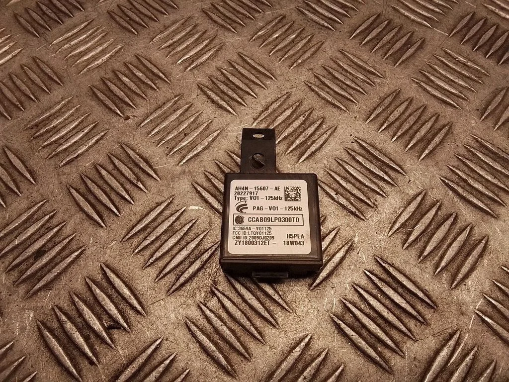 Bezatslēgas sistēmas KESSY (keyless) vadības bloks/modulis AH4N15607AE