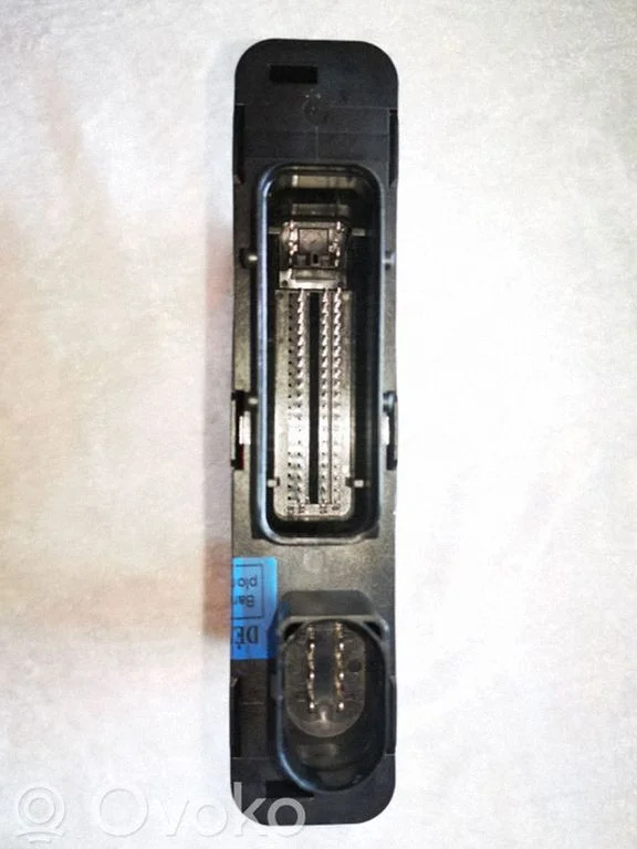 Keyless (KESSY) go control unit/module – Volkswagen Touareg I (2002-2010)