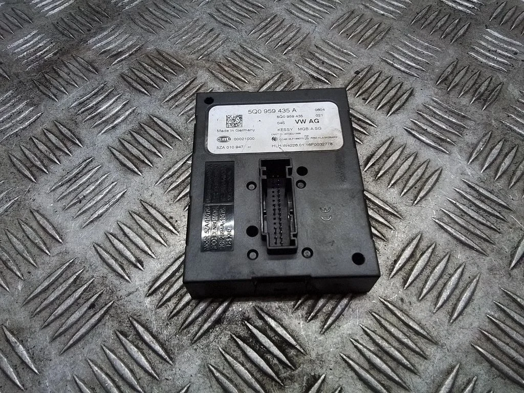 Keyless (KESSY) go control unit/module – Audi RS3 (2015-2019)