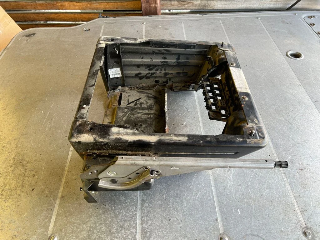 Driver seat console base 7H1881677N