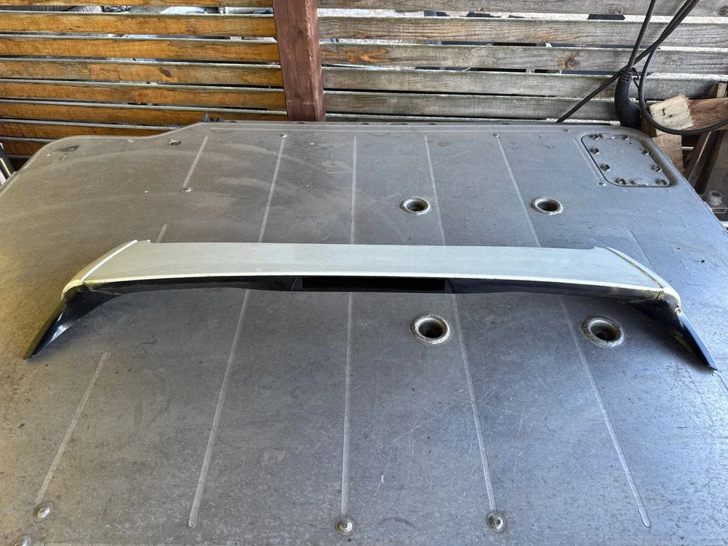 Tailgate/trunk spoiler 960324ESX