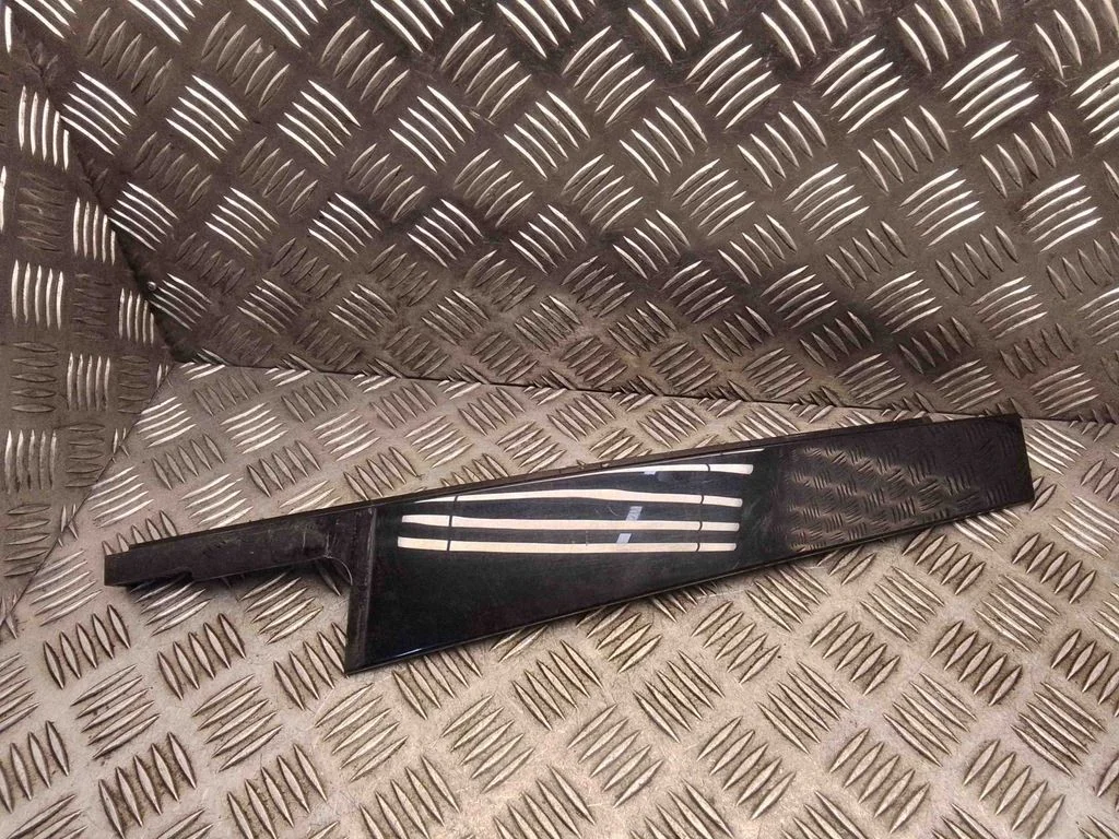 Tagaukse klaasi liist – BMW 1-seeria F20 F21 (2011-2019)