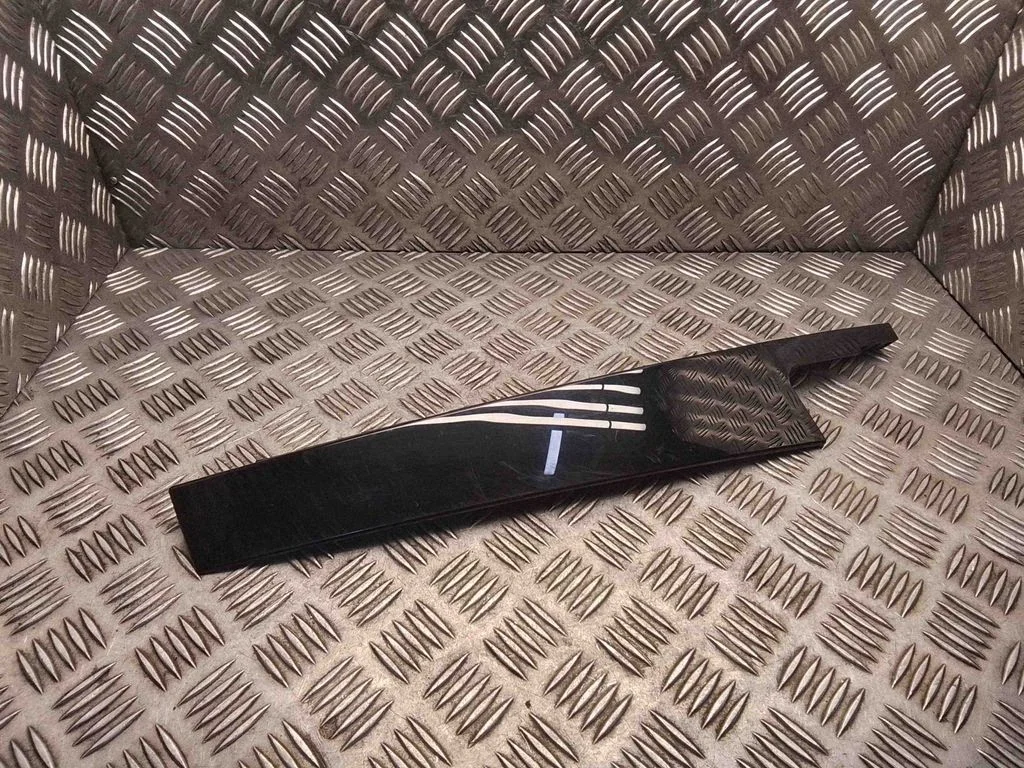 Tagaukse klaasi liist – BMW 1-seeria F20 F21 (2011-2019)