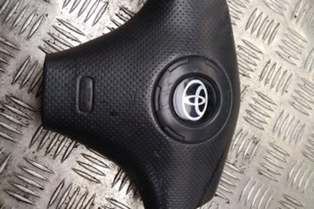 Steering wheel airbag cover – Toyota Yaris Verso (1999-2005)