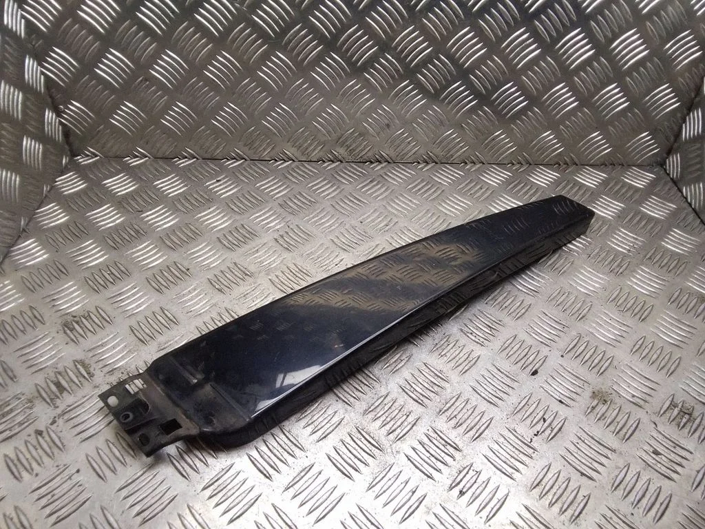 Priekšējo durvju stikla apdare – Audi A4 S4 B7 8E 8H (2005-2008)