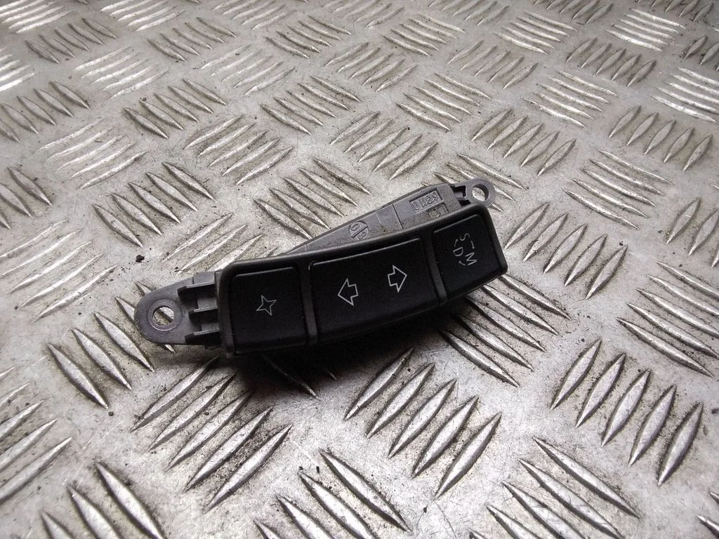 Steering wheel buttons/switches – BMW 7 Series E65 E66 (2001-2008)