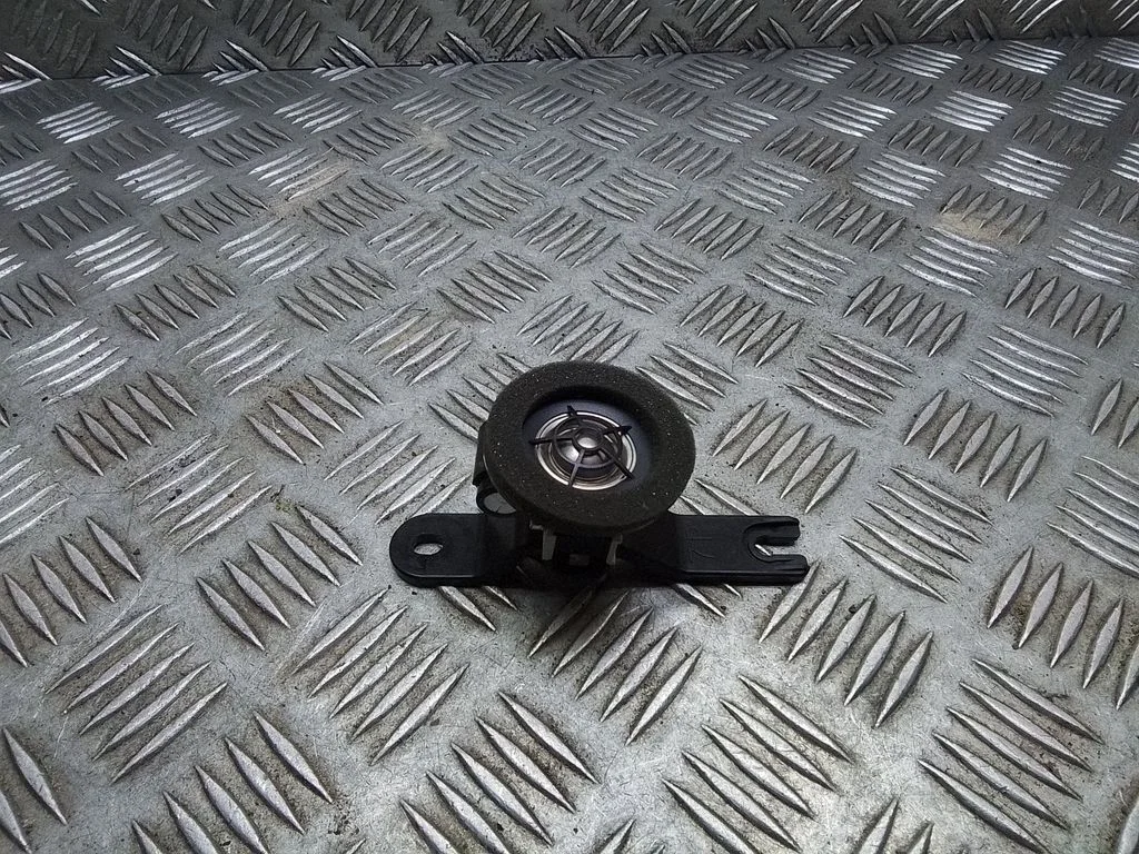 High frequency speaker in the rear doors – Lexus RX 450H (2016-)