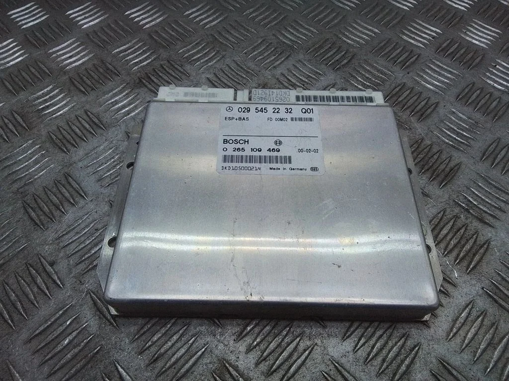 ESP (stability system) control unit – Mercedes-Benz E-Class W210 (1995-2002)