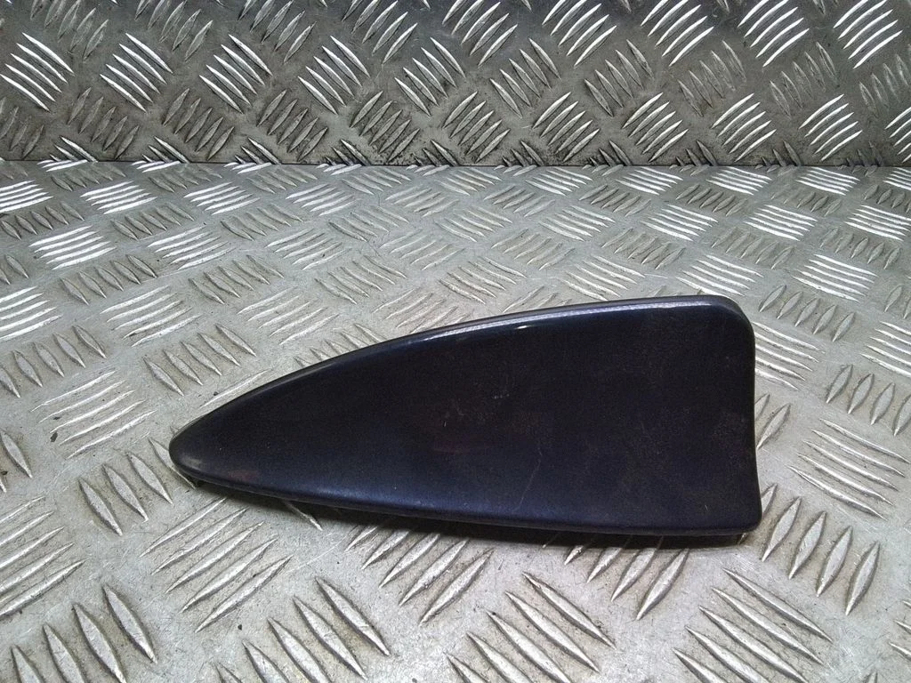 Katuse (GPS-)antenni kate – BMW 7-seeria E65 E66 (2001-2008)