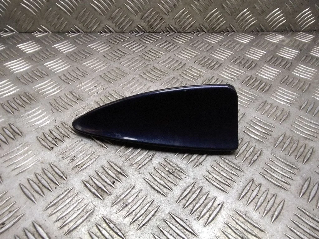 Roof (GPS) antenna cover – BMW 5 Series E60 E61 (2004-2010)