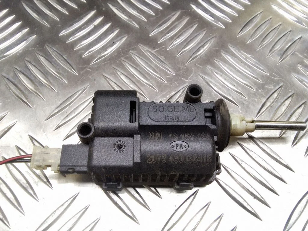 Fuel tank cap lock motor – Opel Vectra C (2005-2009)