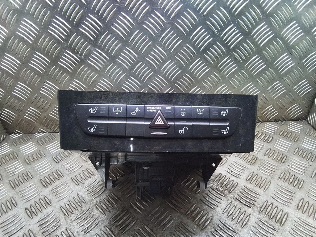 A set of switches – Mercedes-Benz E-Class W211 (2002-2009)