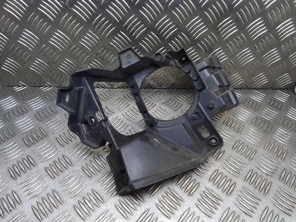 Fog light bracket – Lexus RX 450H (2016-)