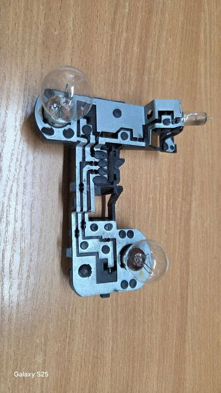Tail light bulb cover holder – Volkswagen Touareg I (2002-2010)